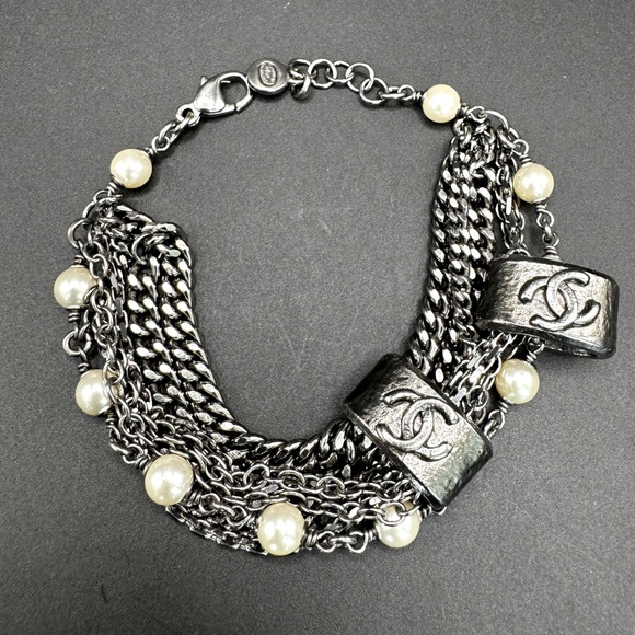 LOT 1596 CHANEL vintage silver tone bracelet with chains, CC charms and pearls - Picture 1 of 7